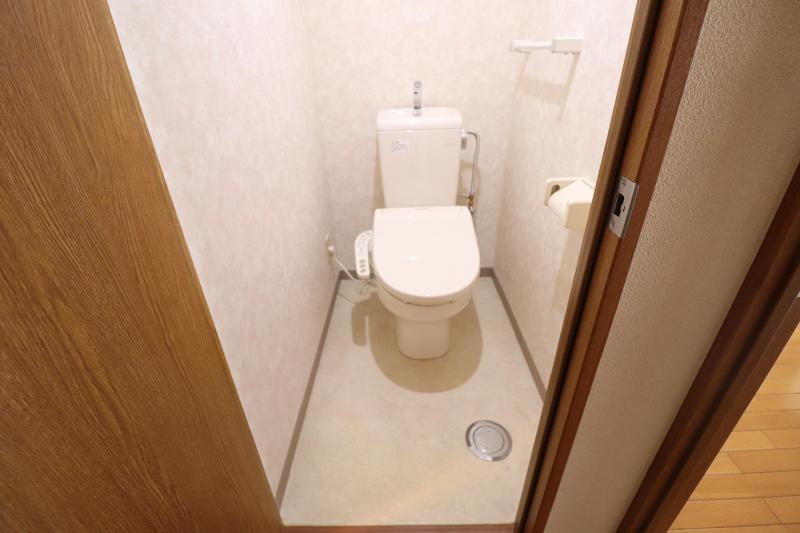 トイレ　温水洗浄便座付きトイレ