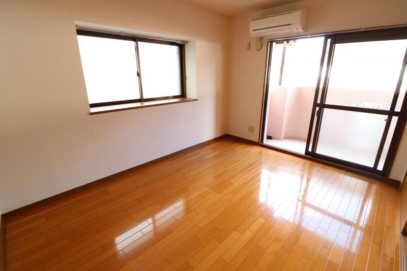 その他設備　洋室6.3帖　エアコン付き