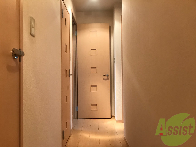 玄関　玄関からの目線です。木のぬくもりが感じられます。