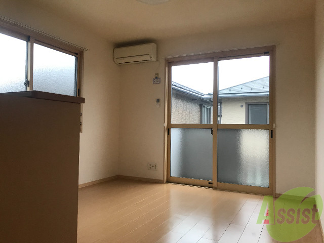 居室・リビング　明るい光が差し込む広々としたＬＤＫですよ～。