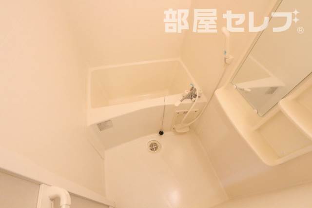 バス・シャワールーム　浴室乾燥付き！