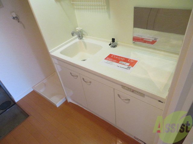 キッチン　一人暮らしには十分な大きさのキッチンですね。