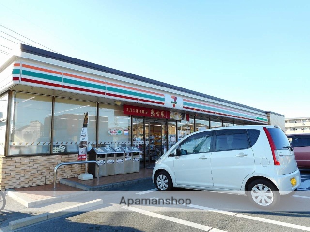 コンビニ　セブンイレブン（コンビニ）まで901m