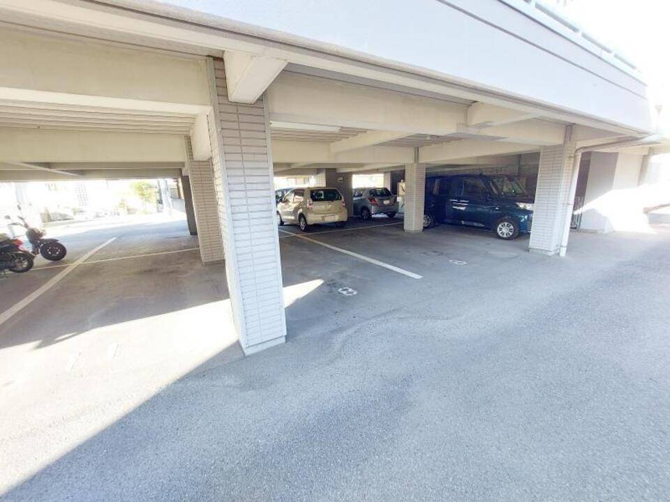 駐車場　駐車場