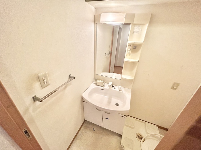洗面設備　※退去予定の為、同タイプ他号室の写真です