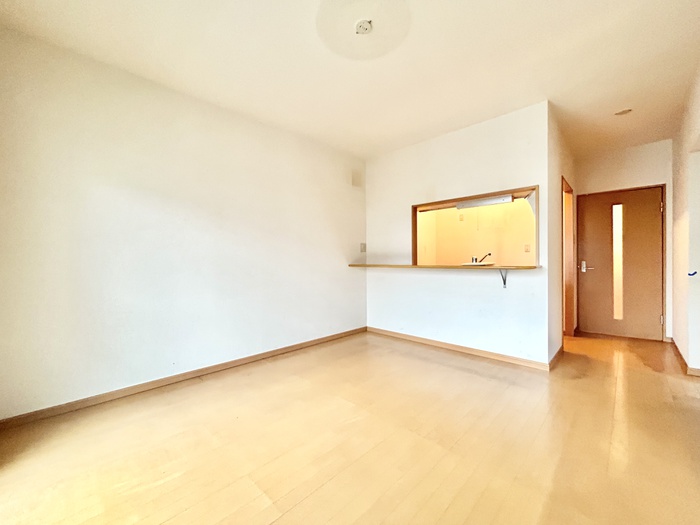 居室・リビング　※退去予定の為、同タイプ他号室の写真です