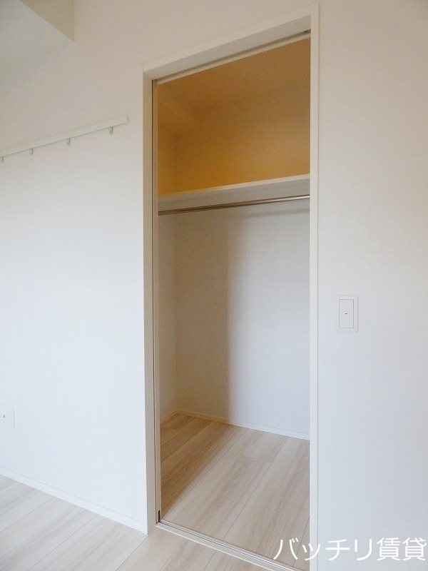 収納　※同マンション別部屋写真のため、床・建具などのカラーが異なり