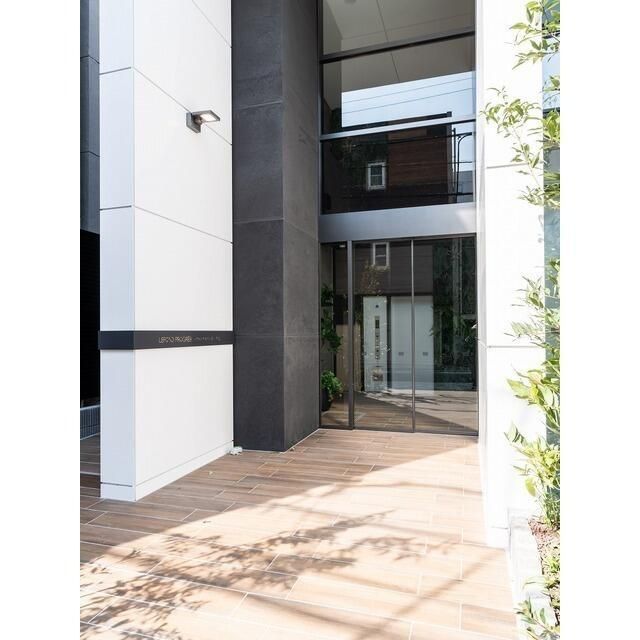 エントランス　建物の内部です