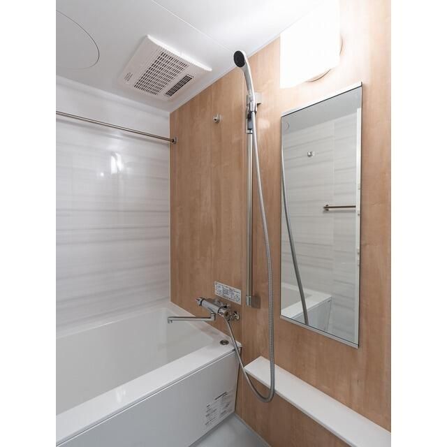 バス・シャワールーム　コンパクトで使いやすいお風呂です