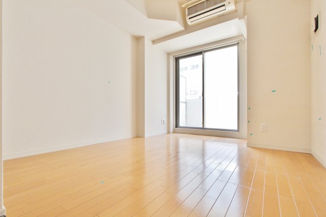 居室・リビング　参考写真（同物件別部屋）