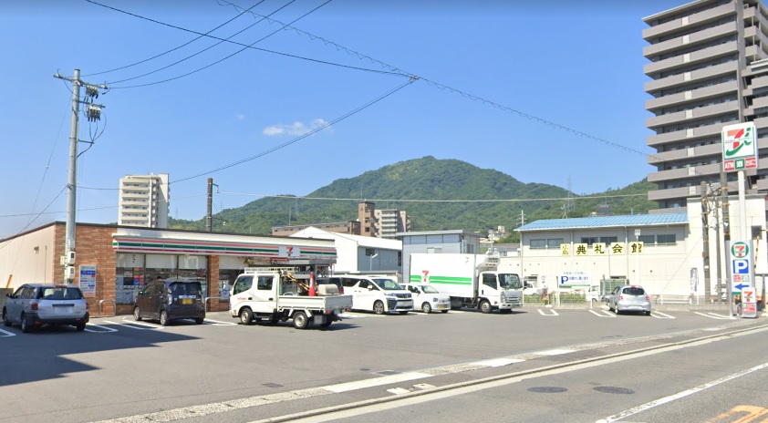 コンビニ　セブン-イレブン 広島古市３丁目店（コンビニ）まで412m