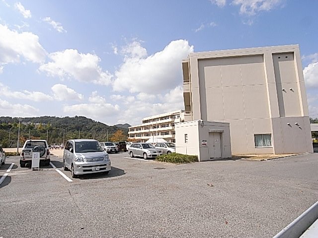 小学校　猪名川町立つつじが丘小学校（小学校）まで1221m