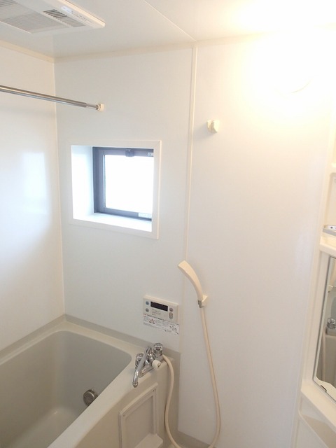 バス・シャワールーム　追い焚き・浴室乾燥機付きです♪