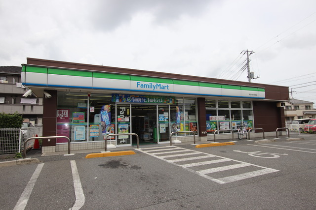 コンビニ　ファミリーマート　所沢くすのき台店（コンビニ）まで90m