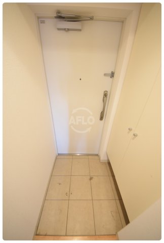 玄関　ドゥーエ森ノ宮　玄関