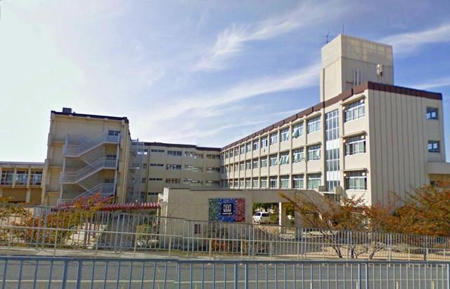 中学校　神戸市立桃山台中学校（中学校）まで950m