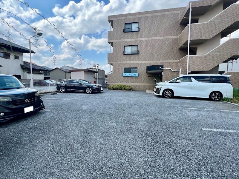 駐車場　敷地内駐車場（空き要確認）