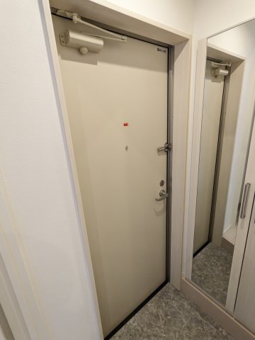 玄関　102号室