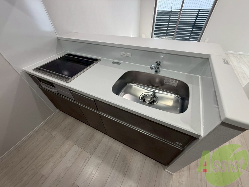 キッチン　キッチンはＩＨコンロ付きです。掃除も楽にできそうですね。