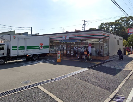 コンビニ　セブンイレブン（コンビニ）まで397m