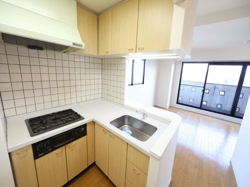 キッチン　システムキッチン（ガス3口・グリル）Ｌ字型カウンターキッチン