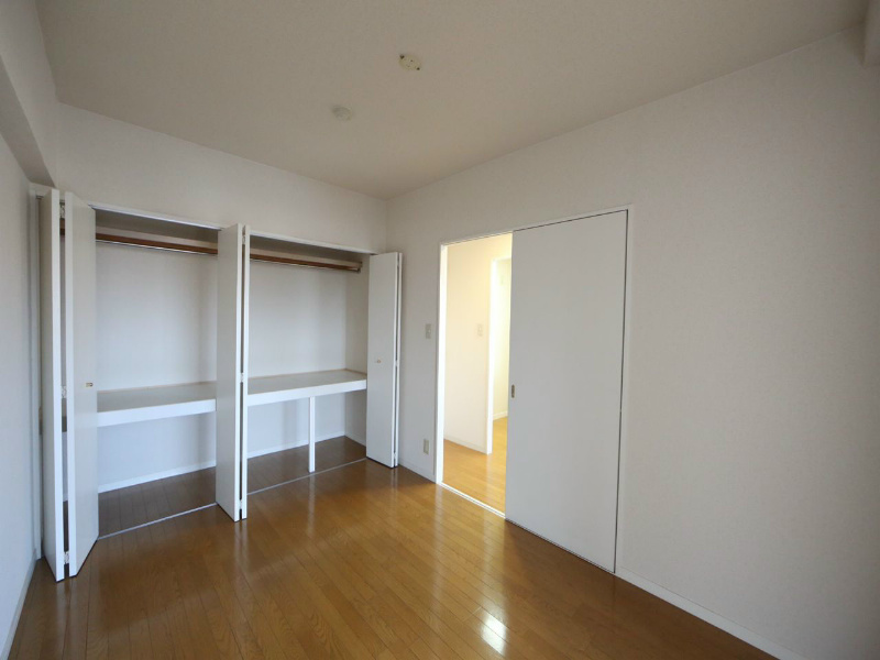 収納　洋室6.1帖　クローゼット付（収納充実してます）