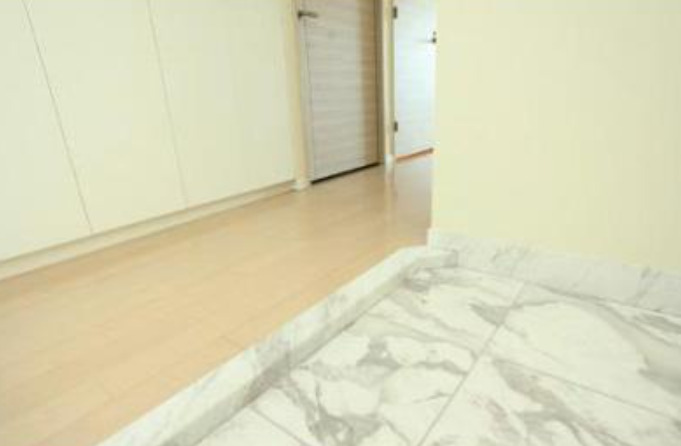 玄関　※別部屋の参考写真です。