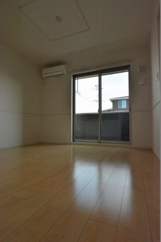 居室・リビング　【ル・ソレイユII】ゆったりとした居間です