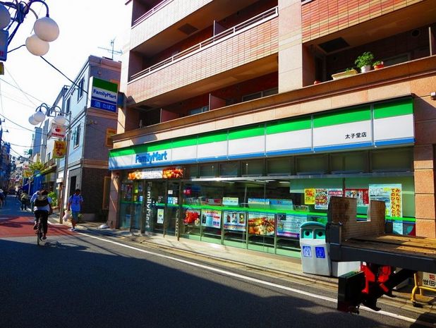コンビニ　ファミリーマート太子堂店（コンビニ）まで167m