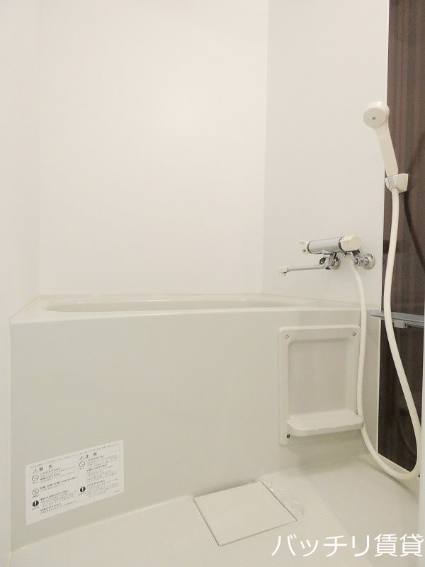バス・シャワールーム　同型タイプの為、現状を優先いたします。