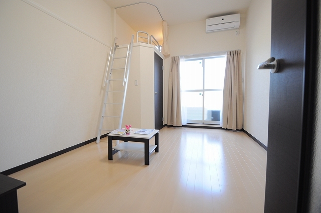 居室・リビング　別号室の参考写真です