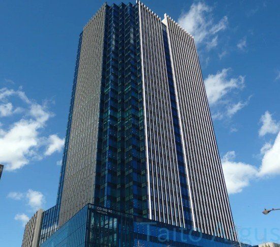 ショッピングセンター　コモレモール（ショッピングセンター）まで320m