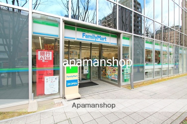 コンビニ　ファミリーマート（コンビニ）まで50m