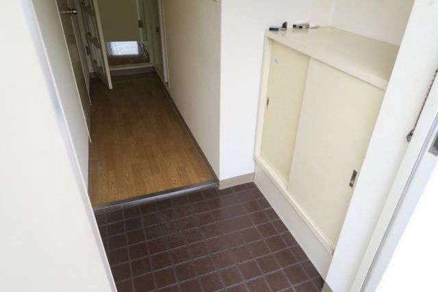玄関　別部屋参考写真です