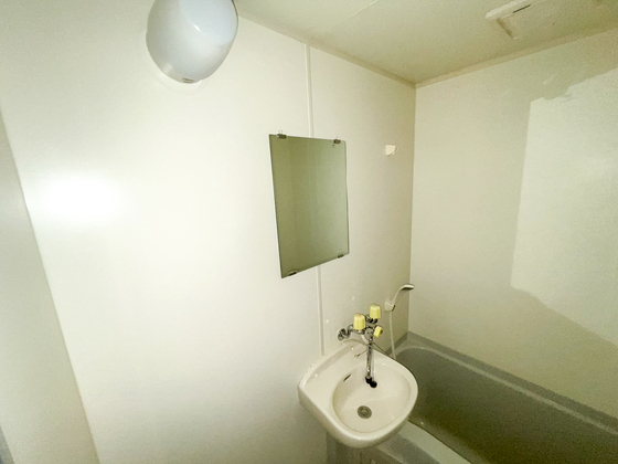 洗面設備　※別号室の写真です。