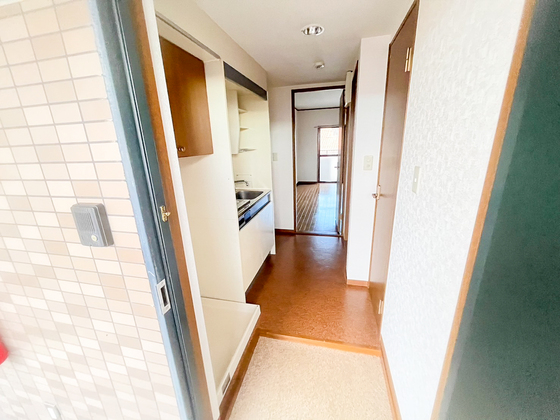 玄関　※別号室の写真です。