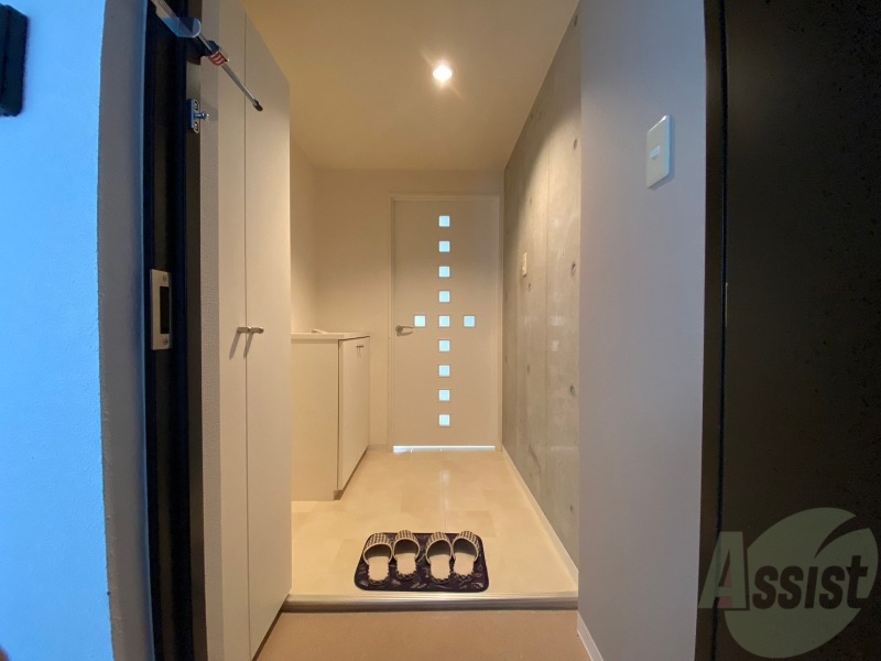 玄関　玄関の様子です。明るい印象ですね。気分もあがりそう。