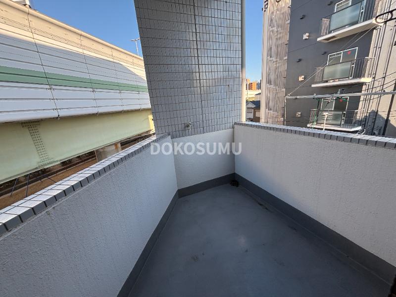 バルコニー　心地よい風と光を感じる、暮らしの楽しみが広がる場所。