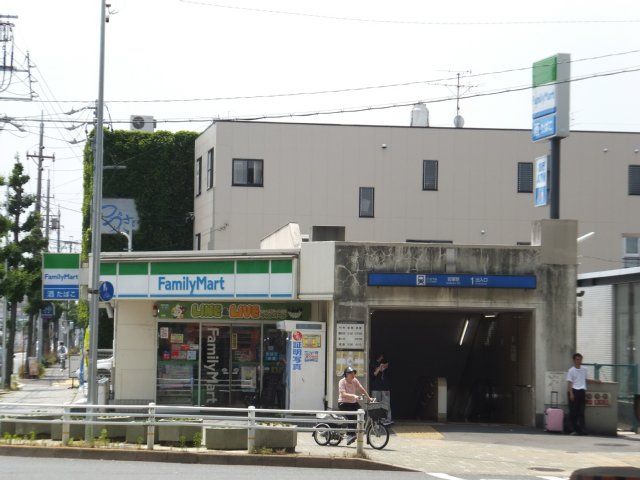 コンビニ　ファミリーマート岩塚駅前店（コンビニ）まで150m