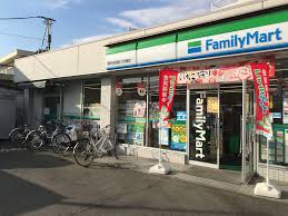 コンビニ　ファミリーマート調布成城富士見橋店（コンビニ）まで495m