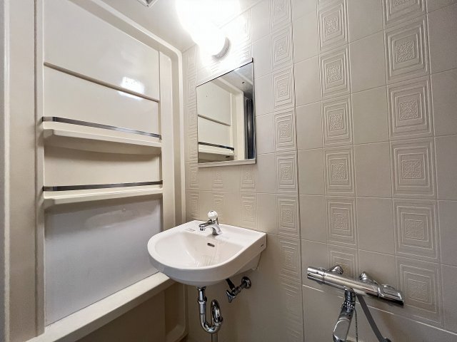 洗面設備　写真は同マンション別部屋
