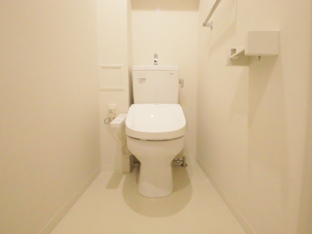 トイレ　※別室の参考写真の為、現況優先です。