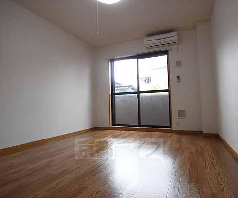 居室・リビング　明るい室内