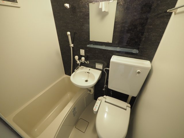 バス・シャワールーム　お掃除のしやすい３点ユニット