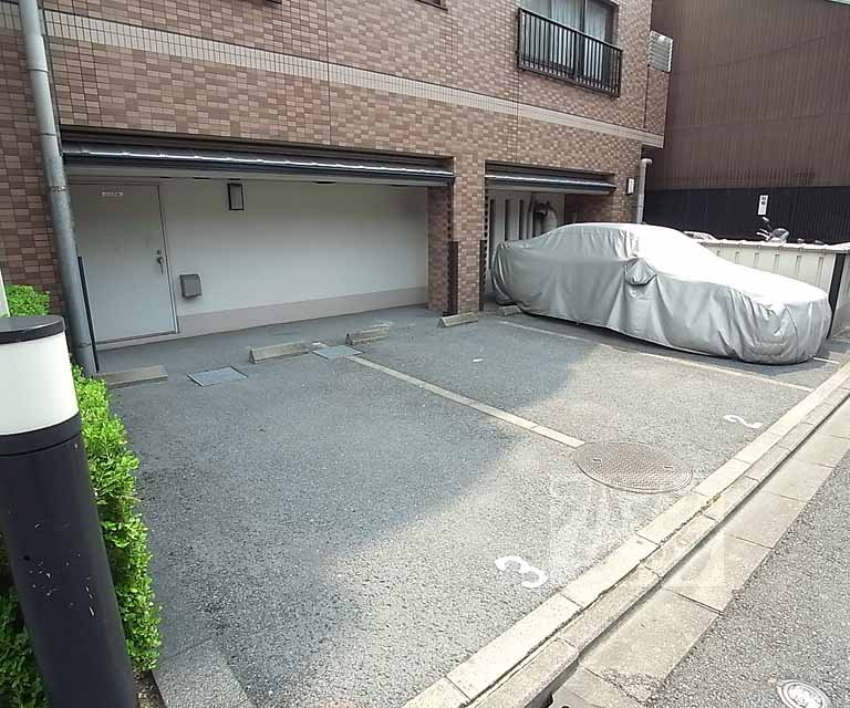 駐車場　ガレージの空き確認もお気軽にどうぞ