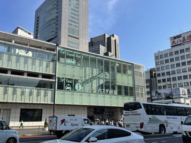 ショッピングセンター　バスタ新宿（ショッピングセンター）まで753m