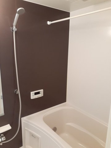 バス・シャワールーム　コンパクトで使いやすいお風呂です