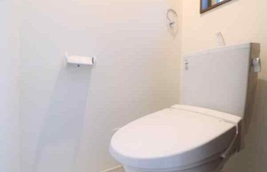 トイレ　別部屋参考写真となります