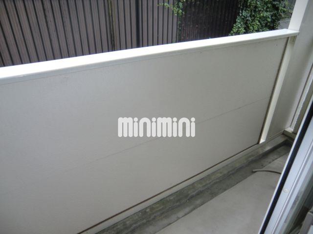 バルコニー　窓用シャッター完備のベランダスペースです