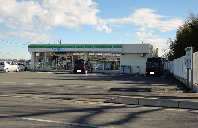 コンビニ　ファミリーマート（コンビニ）まで190m